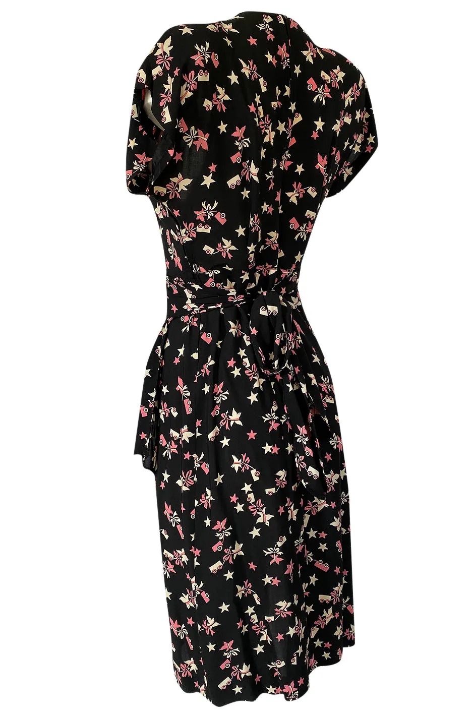 1940s Unlabeled Prettiest Dove & Star Novelty Print Silky Rayon Dress